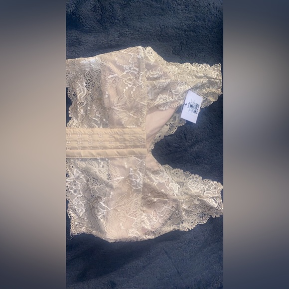 Beige Bralette never worn sexy top - Picture 2 of 3